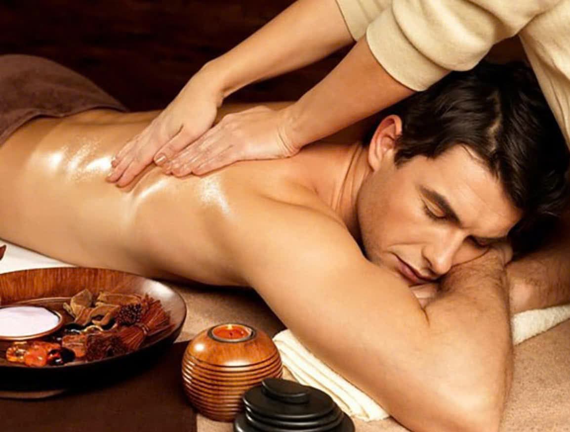 Massage với tinh dầu